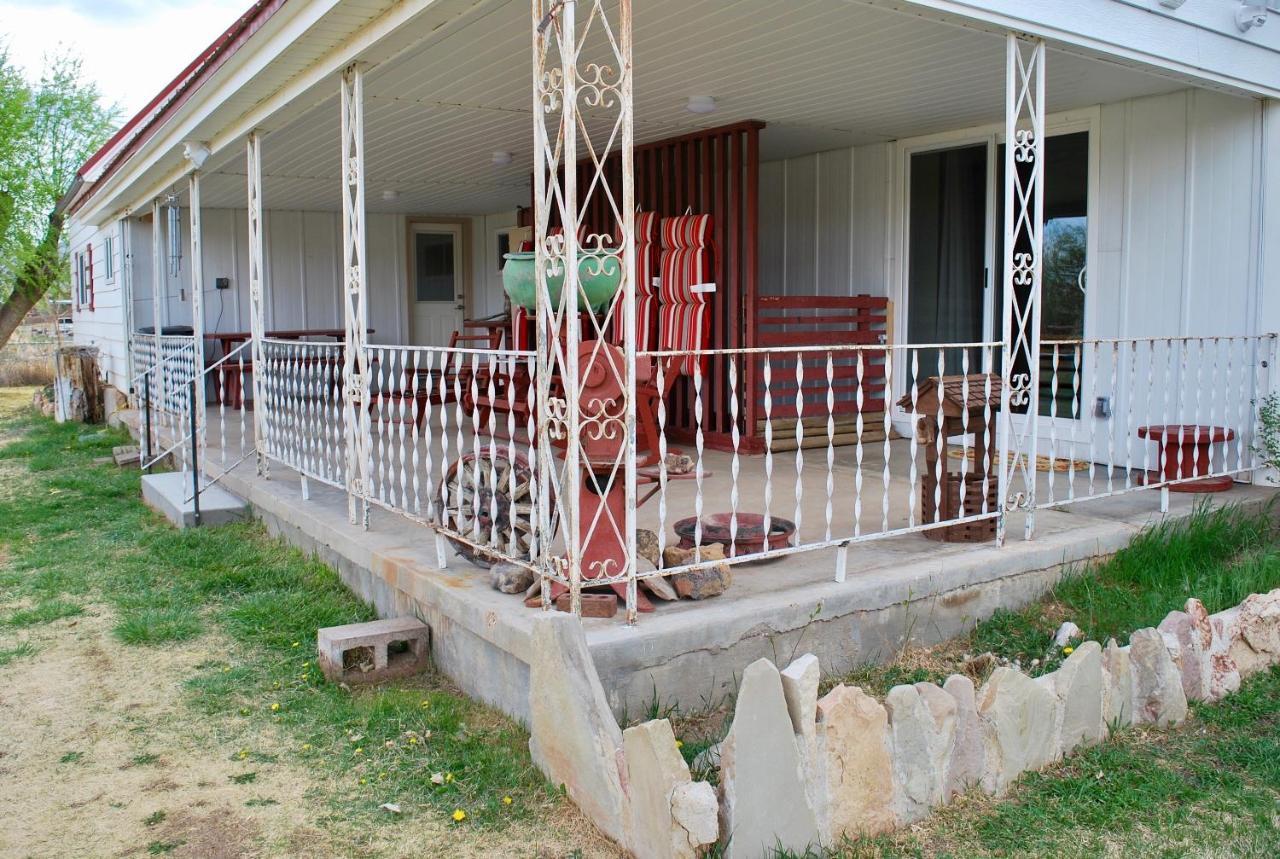 Dora'S Country Cottage Ескаланте Екстериор снимка